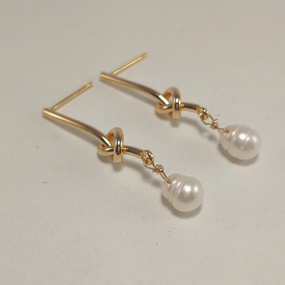 Pearl Knot Earrings - Picture 2 of 2